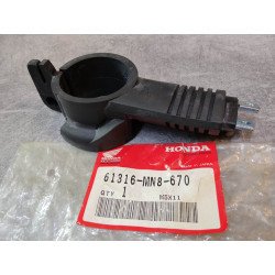 Support de clignotant AV droit de NTV650 88/97 HONDA 61316-MN8-670