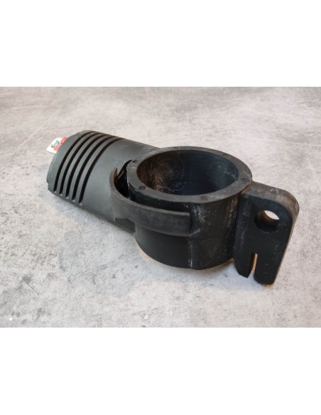 Support de clignotant AV droit de NTV650 88/97 HONDA 61316-MN8-670