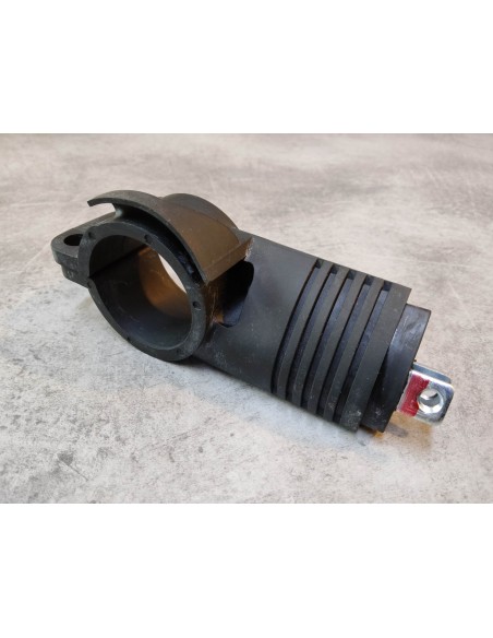 Support de clignotant AV droit de NTV650 88/97 HONDA 61316-MN8-670