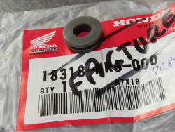 Caoutchouc de cache pot d'échappement PC800 HONDA 18318-MR5-000