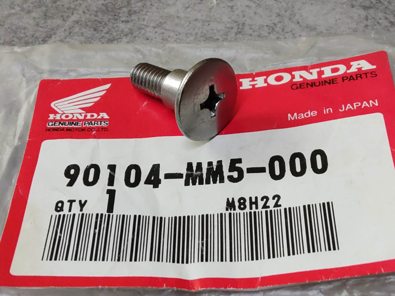 Vis épaulée 6x1 mm tête large empreinte cruciforme HONDA 90104-MM5-000