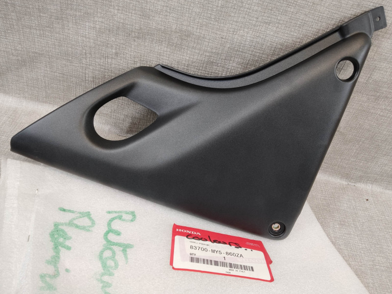 Cache latéral gauche CB500 96-2000 noir neuf origine HONDA 83700-MY5-860ZA