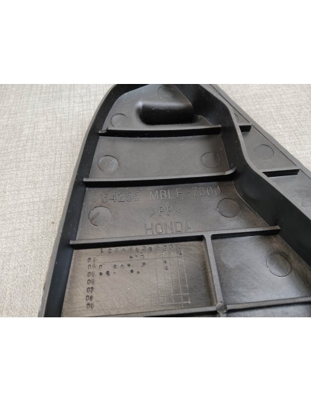 Garniture dans montage de carénage de NT650V 2003-04 HONDA 64255-MBL-730