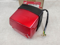 Feu arrière de NSR50 1993/94 NEUF ORIGINE HONDA 33701-GE3-760