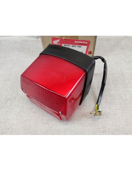 Feu arrière de NSR50 1993/94 NEUF ORIGINE HONDA 33701-GE3-760