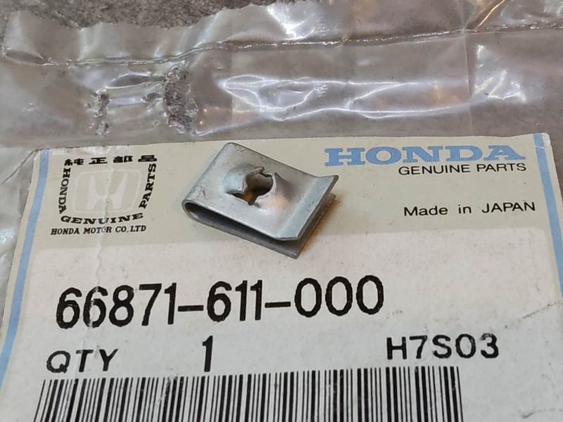 Ecrou de panneau central HONDA 66871-611-000