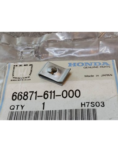 Ecrou de panneau central HONDA 66871-611-000