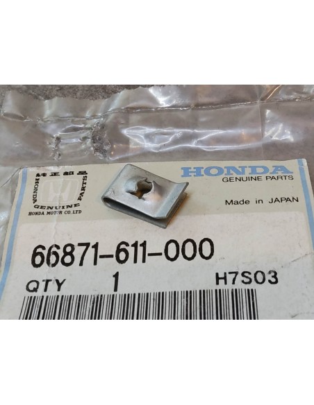Ecrou de panneau central HONDA 66871-611-000