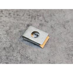 Ecrou de panneau central HONDA 66871-611-000
