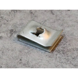 Ecrou de panneau central HONDA 66871-611-000