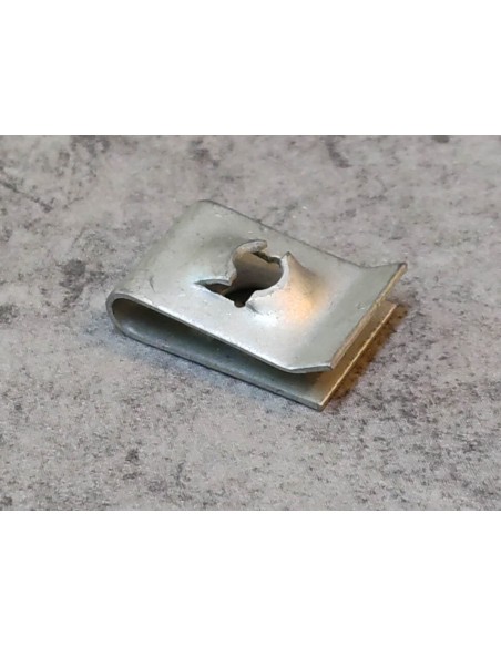 Ecrou de panneau central HONDA 66871-611-000