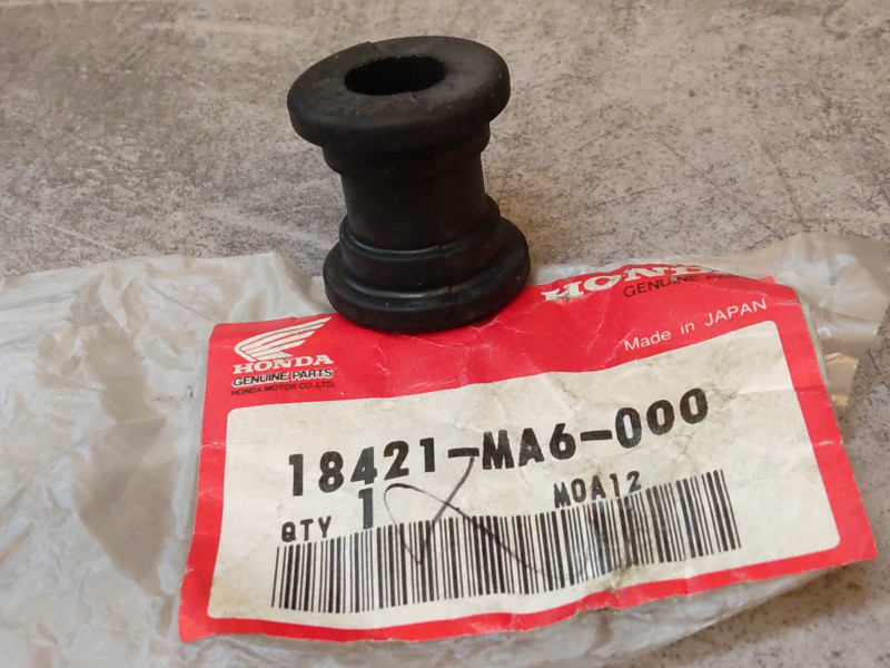 Caoutchouc fixation pot CB450 CB1300 CBR600 HONDA 18421-MA6-000