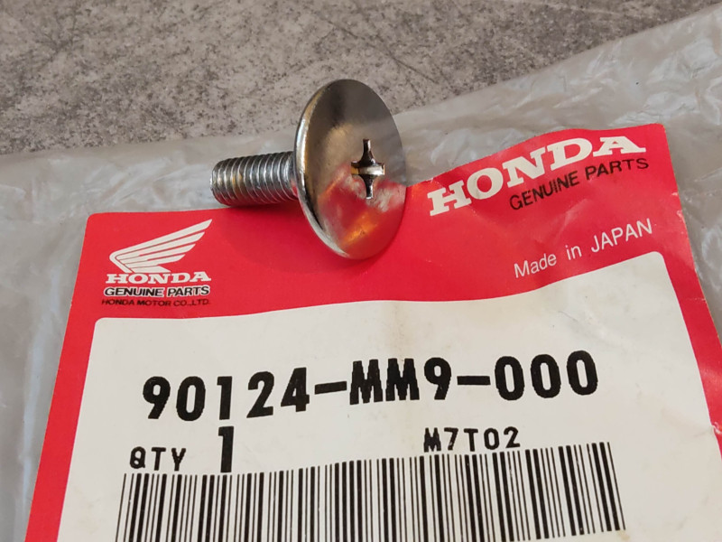 Vis cruciforme tete plate large 6x18 mm HONDA 90124-MM9-000