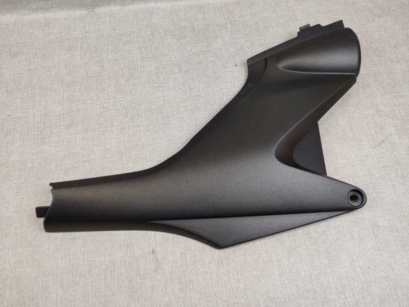 Cache latéral droit Honda Hornet CB600F 2005/2006 neuf | 83400MBZK00ZD