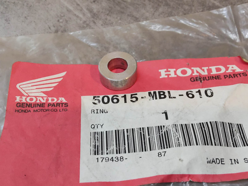 Bague dans montage repose pieds NT650V CBF500 CBF600 HONDA 50615-MBL-610