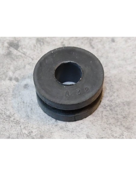 Caoutchouc elément dans montage réservoir VF750CC/CD/CE HONDA 17611-MB1-000