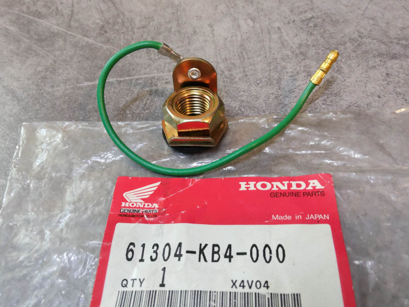 Ecrou avec fil de masse de phare Droit CM125C 82/99 CM250C HONDA 61304-KB4-000