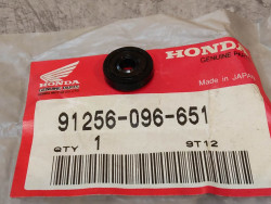 Joint SPI 4.8x14.5x4 mm HONDA 91256-096-651 idem 91211-286-003 et 91211-371-005