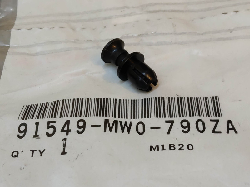 Rivet plastique de carrosserie CB1300 A/SA CBR1000 RR/RA HONDA 91549-MW0-790ZA