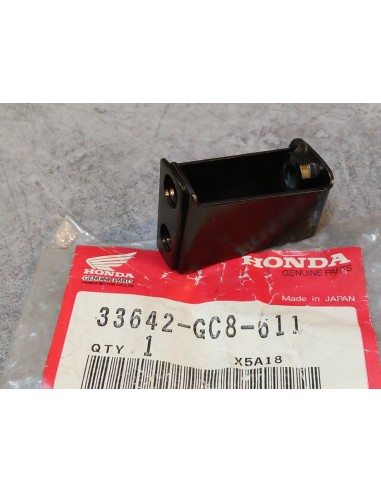 Support dans montage de clignotant AR de NH80MS 92-94 HONDA 33642-GC8-611