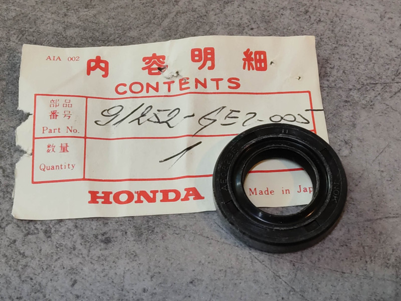 Joint spi cache poussière 18x32x7 mm HONDA 91252-GE2-005