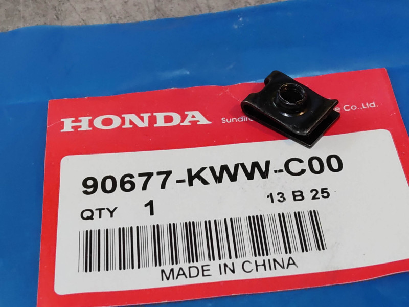 Agrafe écrou 5 mm HONDA 90677-KWW-C00