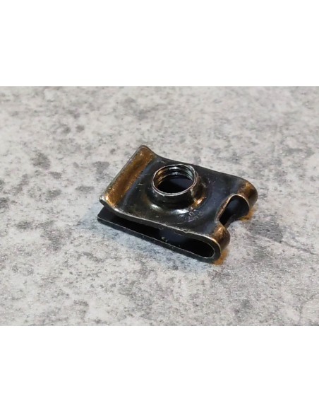 Agrafe écrou 5 mm HONDA 90677-KWW-C00