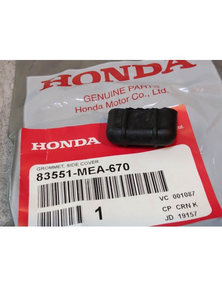 Caoutchouc de cache latéral VTX1300 C/S 04-07 HONDA 83551-MEA-670