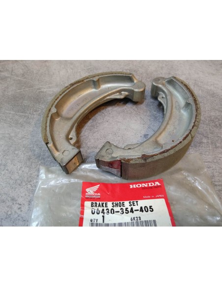 Jeu de machoires de frein (sans ressorts) CA/CB175 CB200 HONDA 06430-354-405NOS