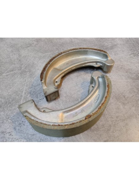 Jeu de machoires de frein (sans ressorts) CA/CB175 CB200 HONDA 06430-354-405NOS