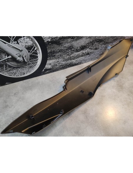 Carénage arrière gauche noir (avec félure) PCX125 HONDA 83650-K35-V00ZGNOS