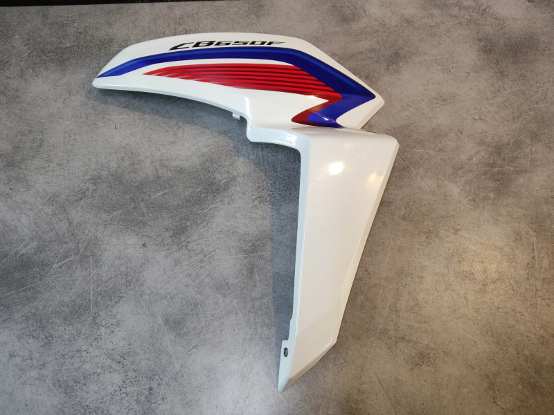 Flanc de carénage avant droit CB650F HONDA 64310-MJE-D60ZA