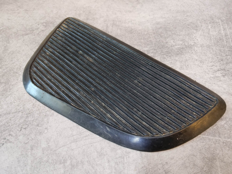 Grippe genoux gauche caoutchouc CA175 CB125 CD125 CD175 HONDA 17661-246-O20OCC2