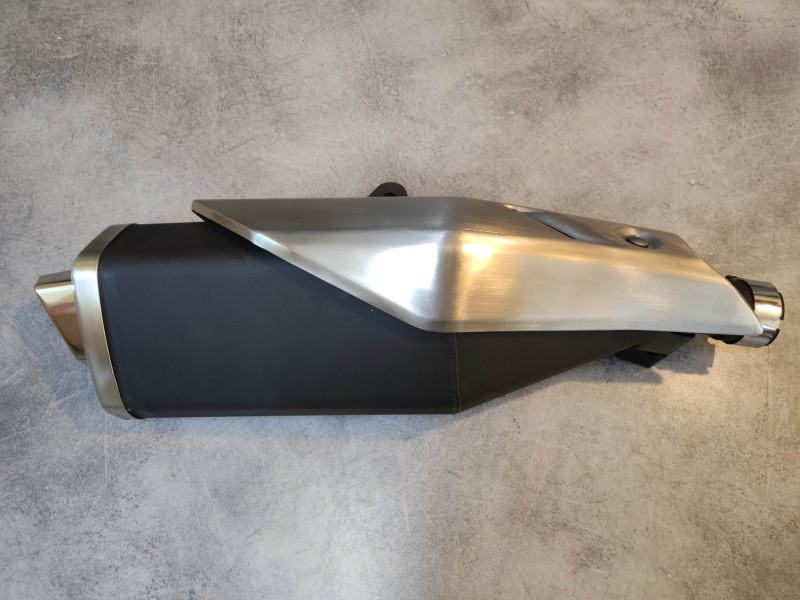 Silencieux d'échappement de X-ADV750 NOS HONDA 18310-MKH-D01 NOS