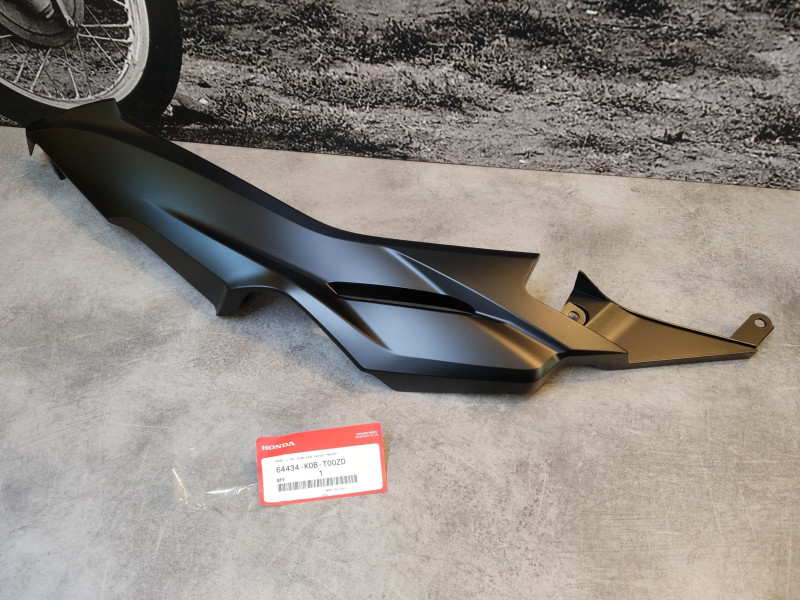 Cache latéral gauche noir FORZA 125/250 HONDA 64434-K0B-T00ZD