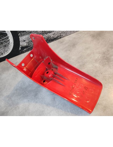 Garde boue arrière rouge (R-33) occasion TBE CB125T HONDA 80100-399-610ZBOCC