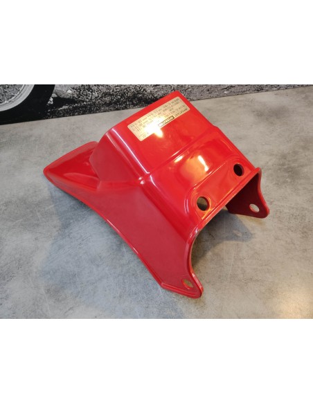 Garde boue arrière rouge (R-33) occasion TBE CB125T HONDA 80100-399-610ZBOCC