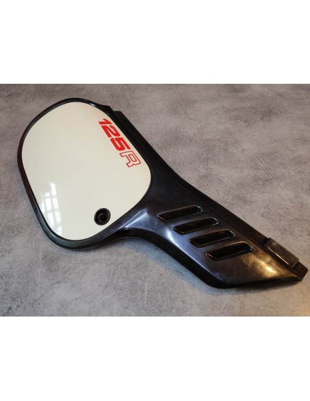 Cache latéral droit MTX125RW 83 HONDA 836A1-KE1-000ZD