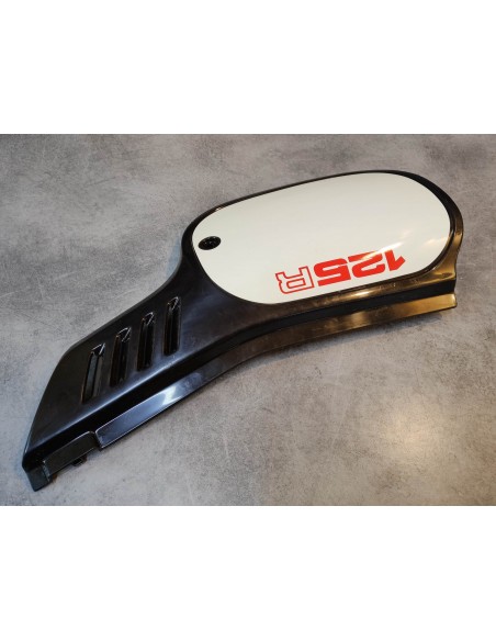 Cache latéral droit MTX125RW 83 HONDA 836A1-KE1-000ZD