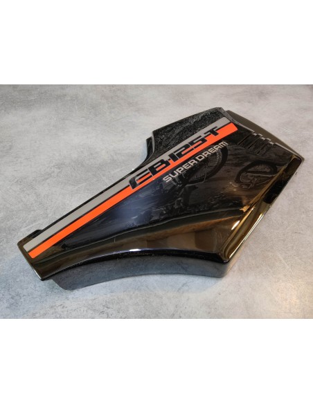 Cache latéral coté droit neuf CB125T 84 HONDA 835A4-KC1-740ZC