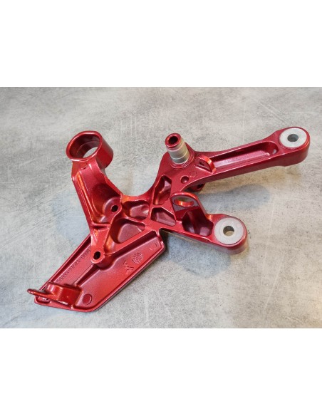 Porte repose pied principal rouge (R320P) CB1000R/RA 09-11 HONDA 50655-MFN-D00ZD