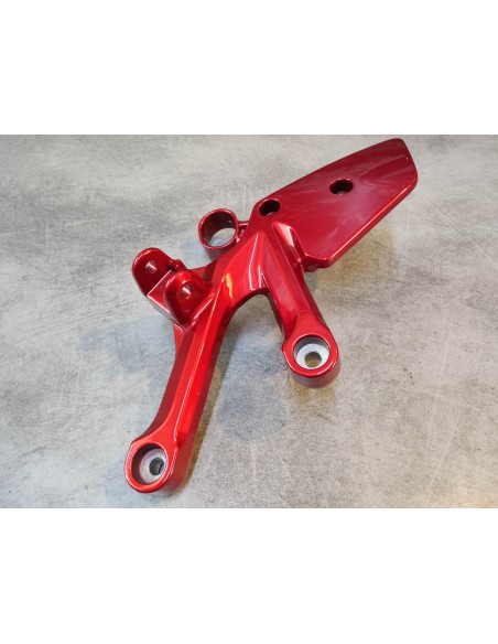 Porte repose pied principal rouge (R320P) CB1000R/RA 09-11 HONDA 50655-MFN-D00ZD