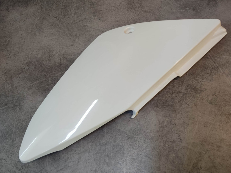 Cache latéral gauche blanc NOS CRF100F CRF80F XR50M HONDA 83600-KSJ-670ZANOS