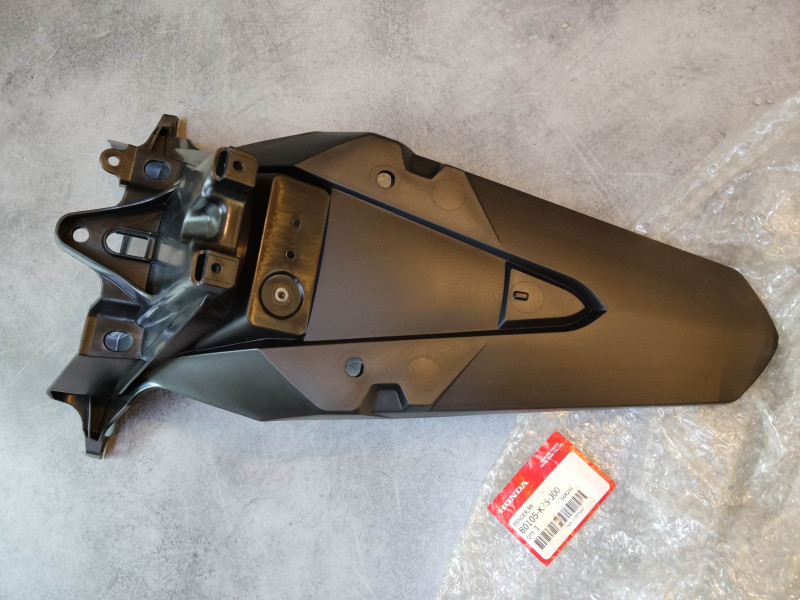 Garde boue arrière PCX125 WW125SJ PCX150 WW150F HONDA 80105-K35-J00