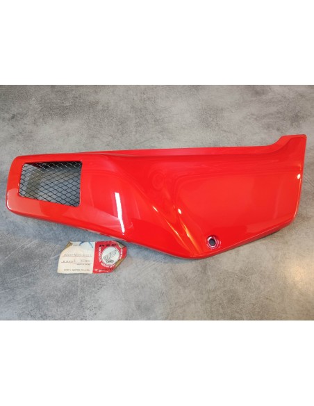 Cache latéral droit rouge NX650 DOMINATOR 88-91 HONDA 83510-MN9-000ZA