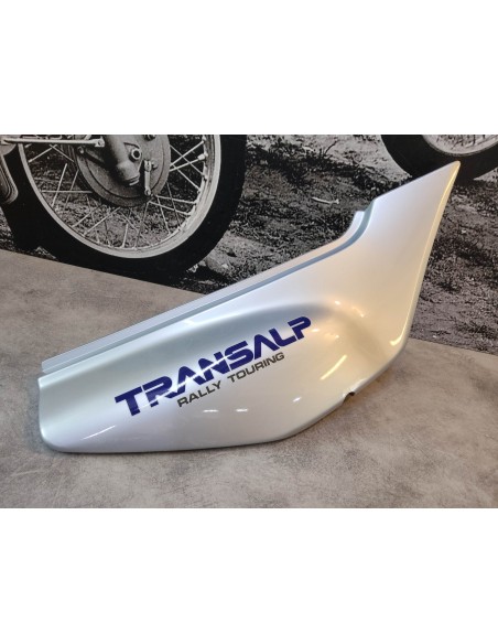 Cache latéral coté droit XL600V TRANSALP 87/88 HONDA 83520-MM9-780ZB
