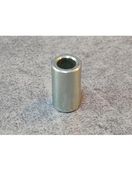 Entretoise repose pied CB600 F/FA/F3 2010/11 HONDA 50651-MGM-D10