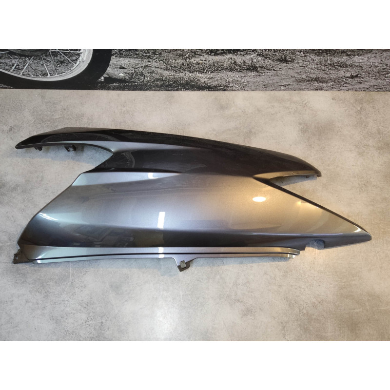 Cache latéral droit SCV100 lead 03/06 code couleur NHA04M HONDA 83500-KRP-900ZD