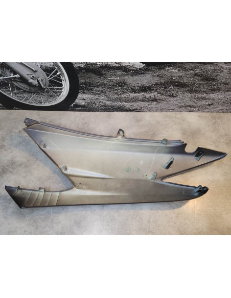 Cache latéral droit SCV100 lead 03/06 code couleur NHA04M HONDA 83500-KRP-900ZD
