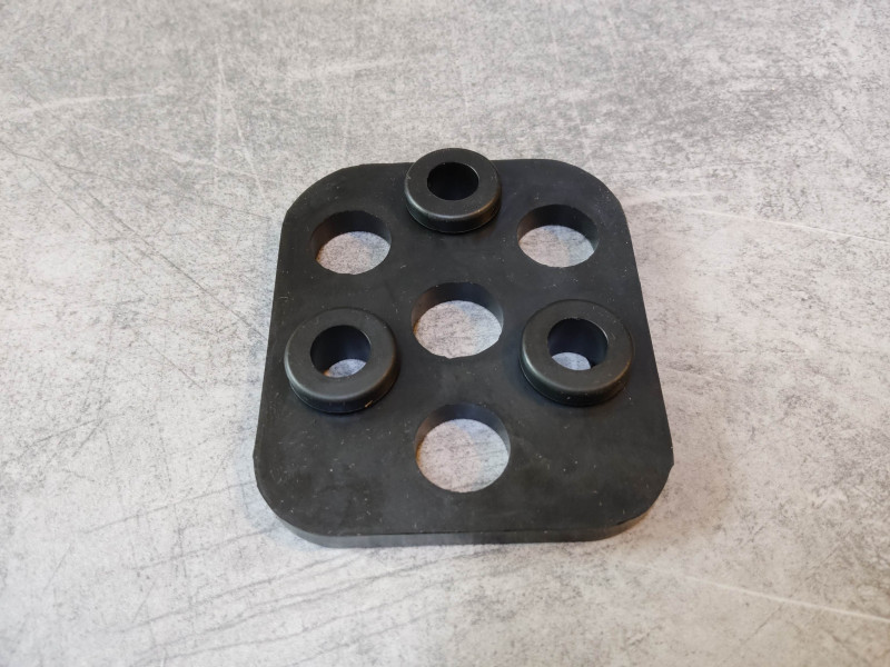 Caoutchouc entre support de feu et garde boue adaptable HONDA 84702-300-010P